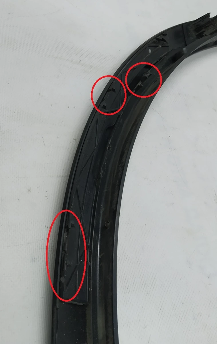 2 Fender pad front left plastic assembly (with damage) Tesla model X 1035288-00-M