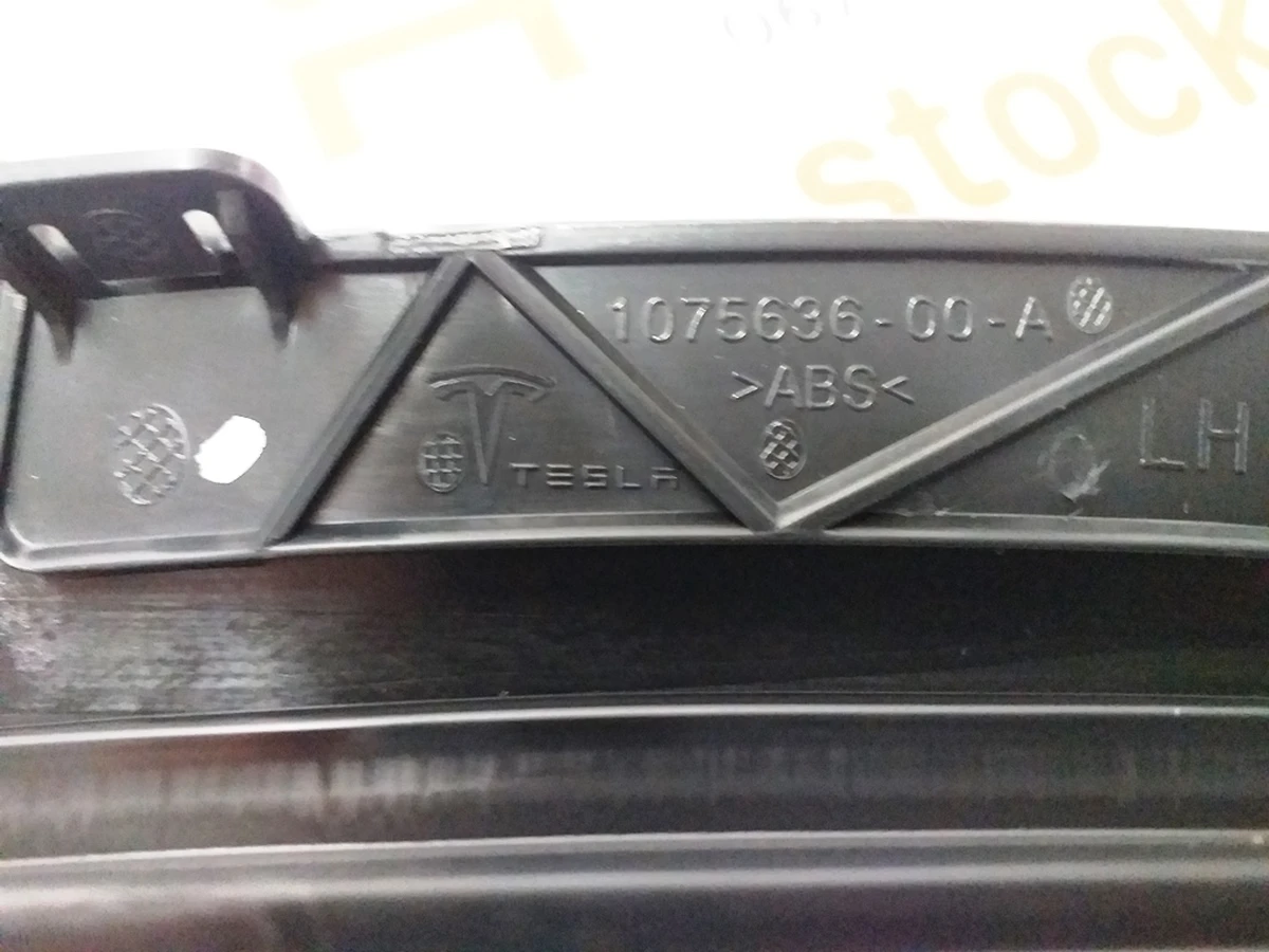 2 Fender pad front left plastic assembly NEW Tesla model X 1035288-00-L