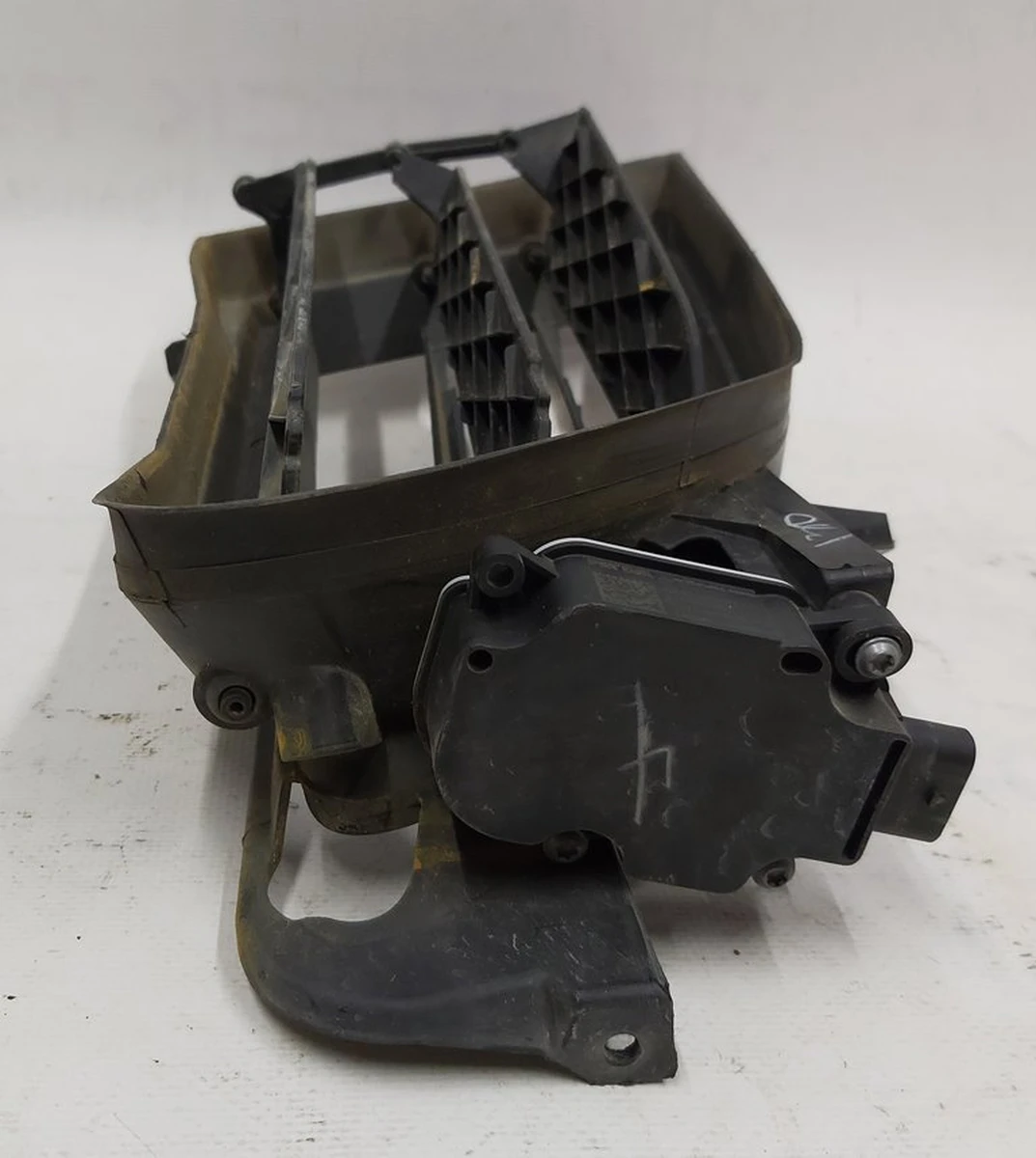 2 Active grommet body left with module without chrome lining Tesla model S 1007268-00-F