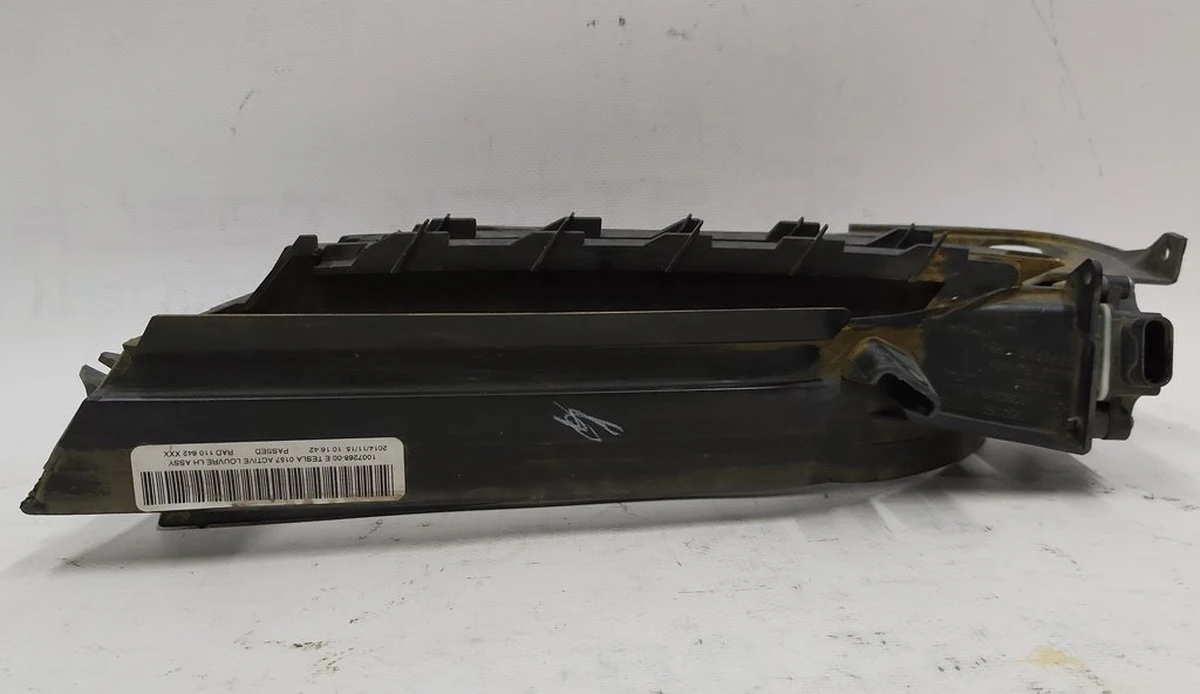 2 Active grommet body left with module without chrome lining Tesla model S 1007268-00-F