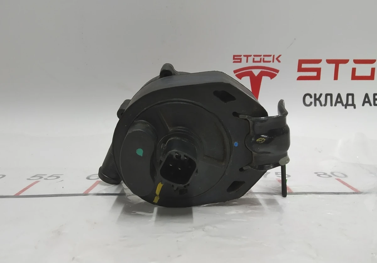 2 Насос охолоджувальної рідини FWD ISO 32 з кронштейном Tesla model S REST, model X 1035348-00-G