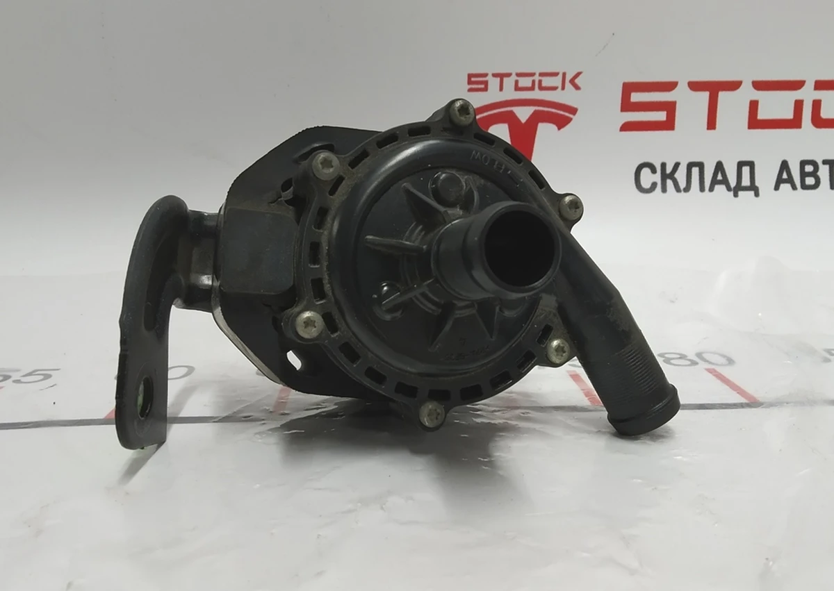 2 Насос охолоджувальної рідини FWD ISO 32 з кронштейном Tesla model S REST, model X 1035348-00-G