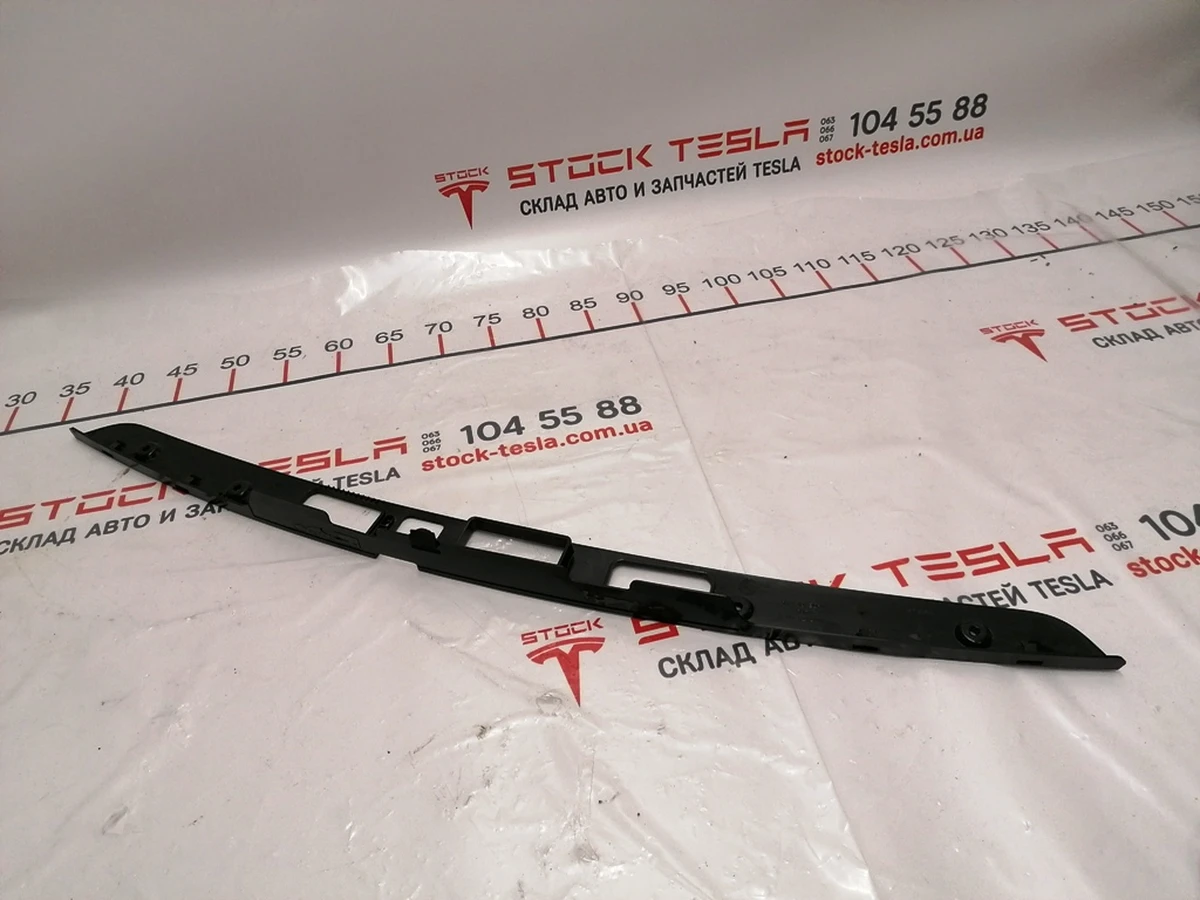 2 Number plate light bracket and chrome. Tesla model X trunk lid trims 1046925-00-E