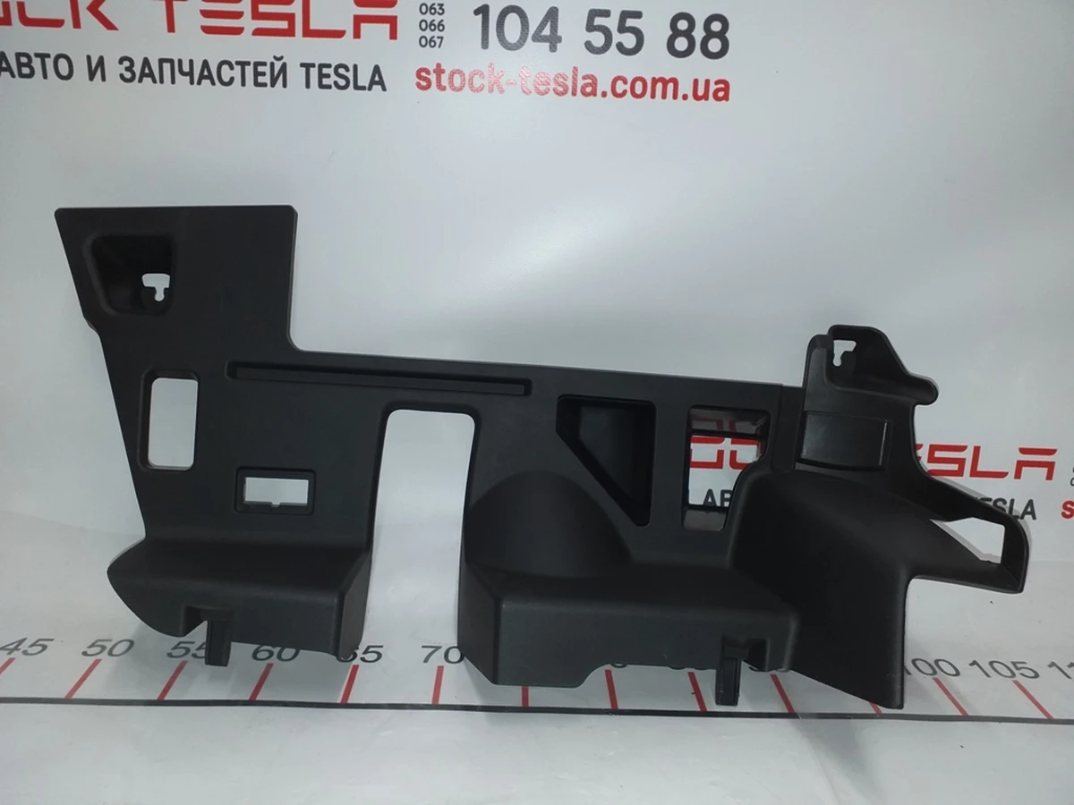 25 Накладка пластикова під рульовою колонкою Tesla Model X 1035577-00-D