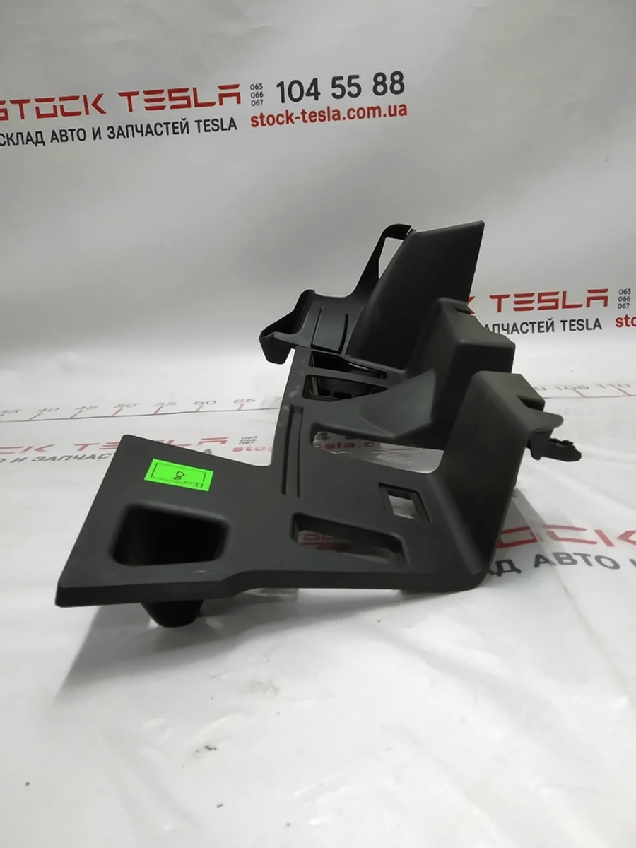25 Накладка пластикова під рульовою колонкою (з ушкодженнями) Tesla model X 1035577-00-D