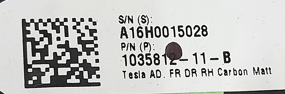 2 Накладка декоративная карты двери передней правой CARBON FIBER Tesla model X 1035812-11-B