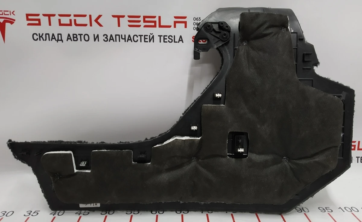 5 Облицовка центральной консоли левая передняя Tesla Model X 1035934-00-C
