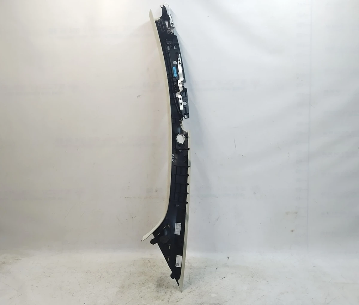 1 Облицовка стойки A верхняя правая NEW ALCAN CRM (повреждение) Tesla model X 1035945-07-G