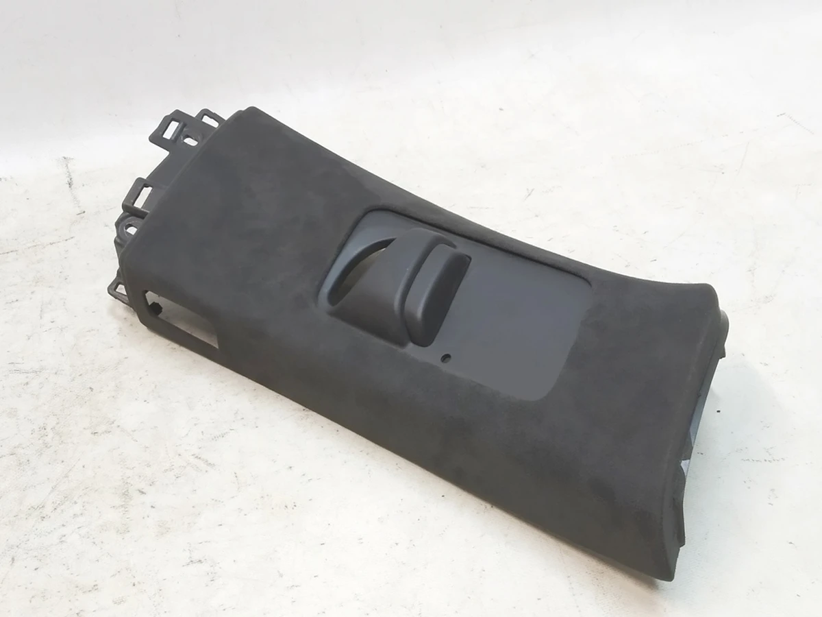 10 Облицювання стійки B верхня права ALCAN BLK Tesla Model X 1035954-04-F