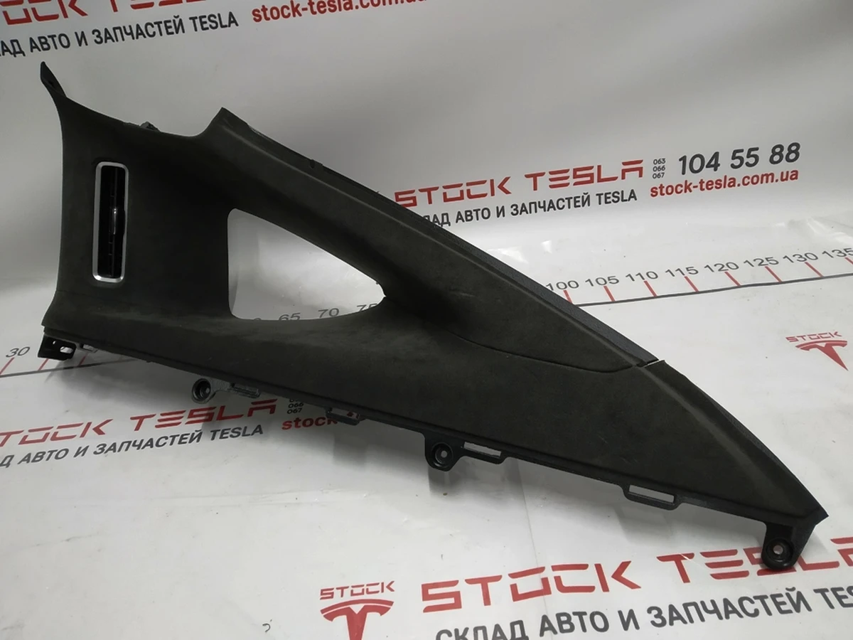 18 Облицовка стойки С 3-го ряда сидений верхняя правая ULTRASUEDE BLK Tesla model X 1035960-06-E