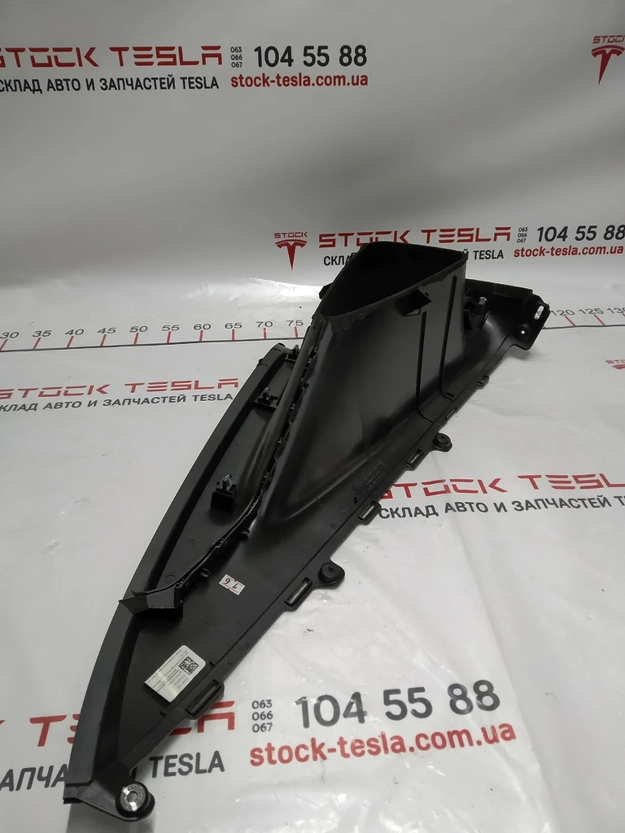 18 Облицовка стойки С 3-го ряда сидений верхняя правая ULTRASUEDE BLK Tesla model X 1035960-06-E