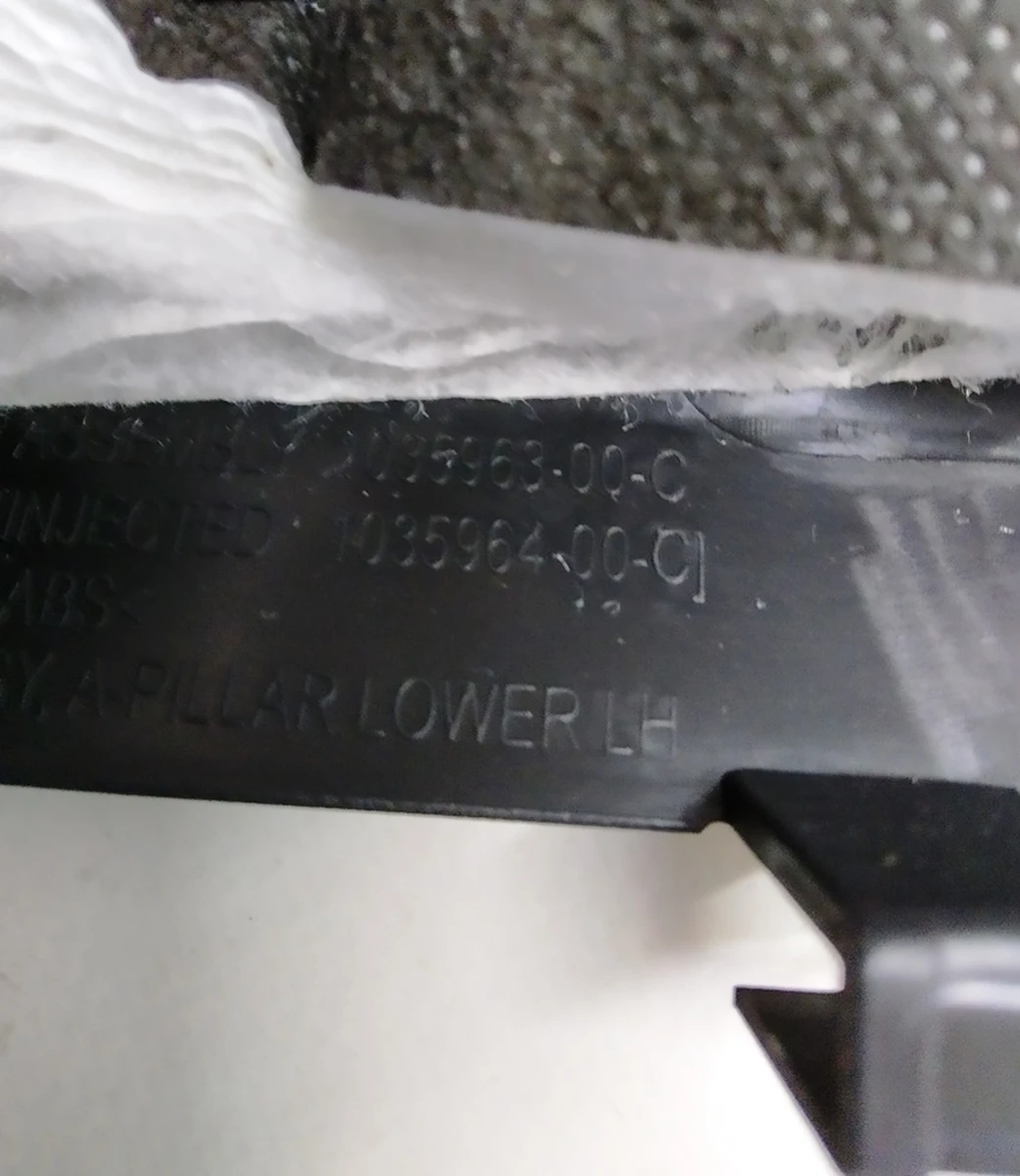 8 Облицовка стойки A нижняя левая Tesla model X 1496514-00-A