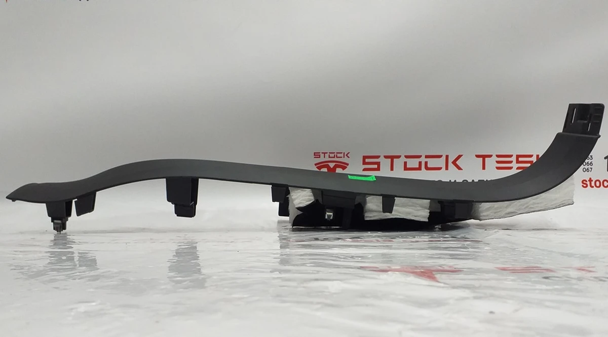 8 Облицовка стойки A нижняя левая Tesla model X 1035963-00-E