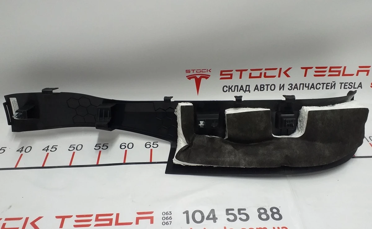 8 Облицовка стойки A нижняя левая Tesla model X 1035963-00-E