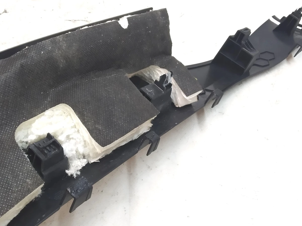 8 Облицювання стійки A нижня ліва з пошкодженням Tesla model X 1035963-00-E