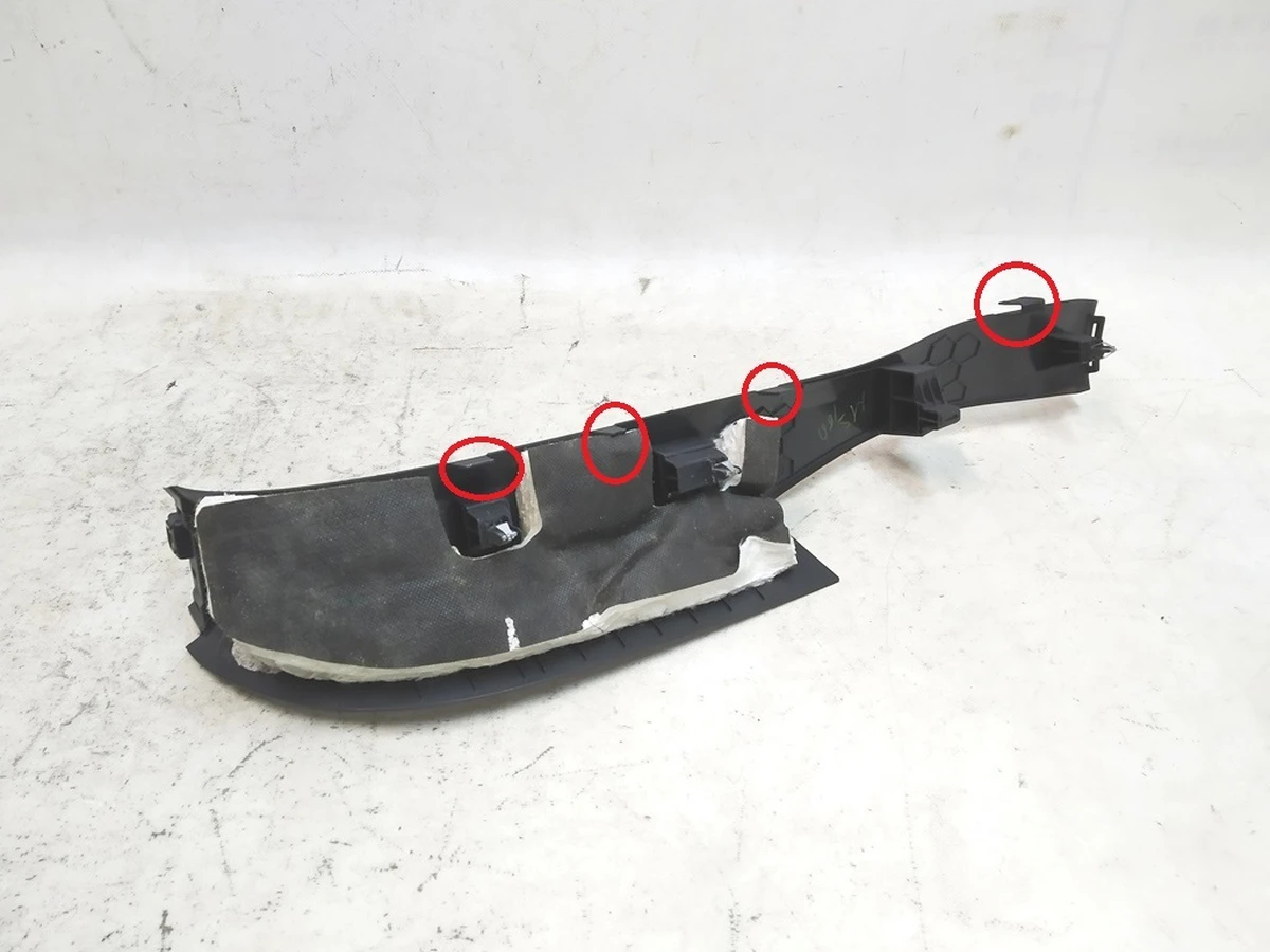 8 Облицювання стійки A нижня права (пошкодження) Tesla Model X 1035965-00-E