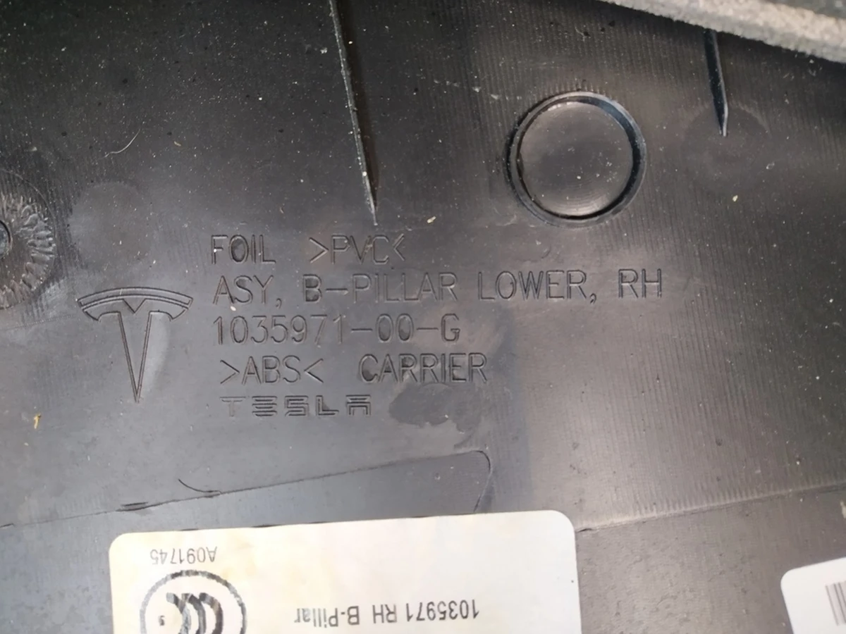14 Облицовка стойки В нижняя правая (повреждение) Tesla model X 1035971-00-G