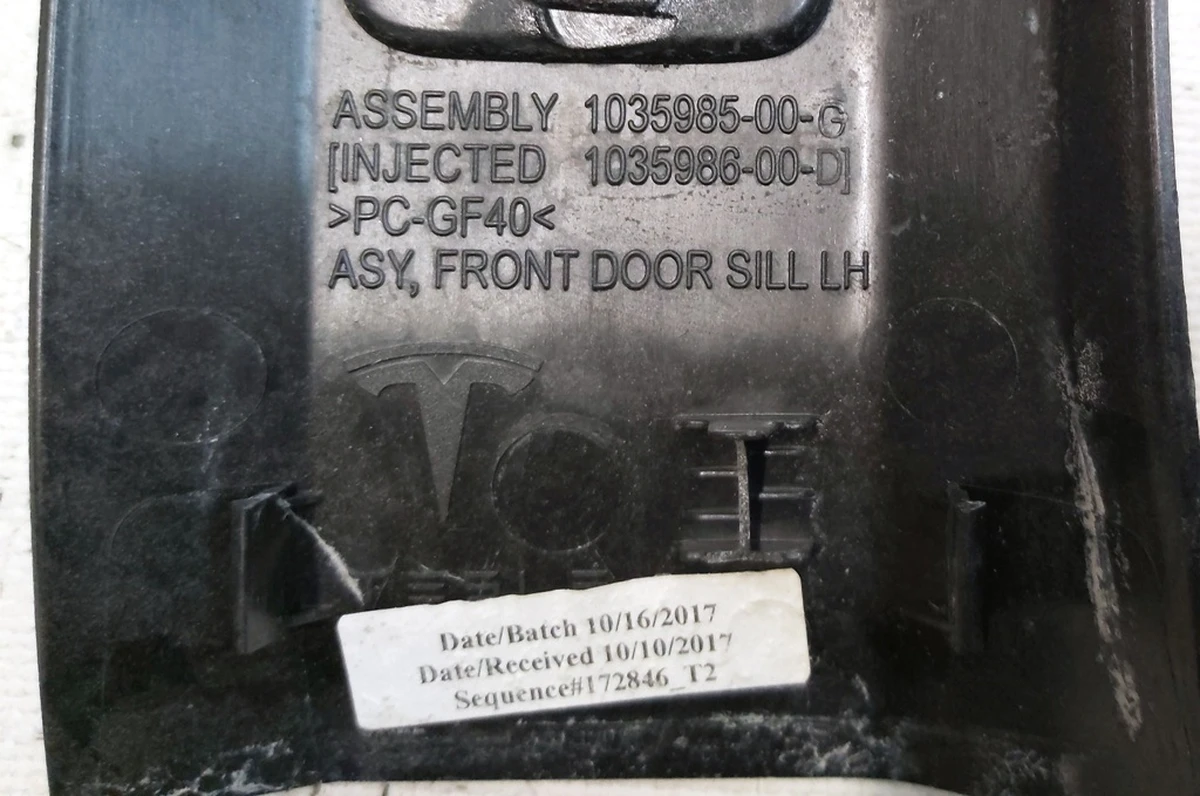 9 ASY, LH DOOR SILL FRONT with oxidized surface Tesla model X 1035985-02-G