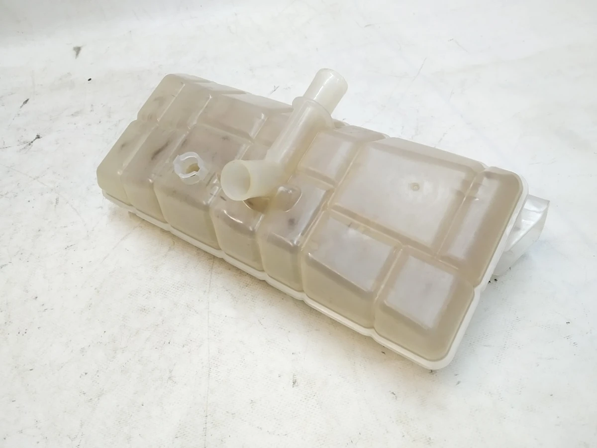 1 Розширювальний бачок охолоджувальної рідини Tesla model S REST, model X 1036124-00-D