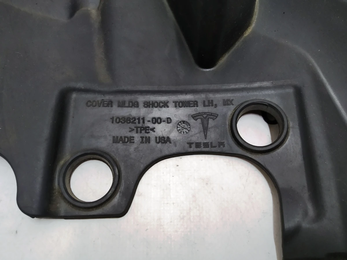 13 Накладка склянки переднього ліва гум. Tesla model X 1036211-00-D