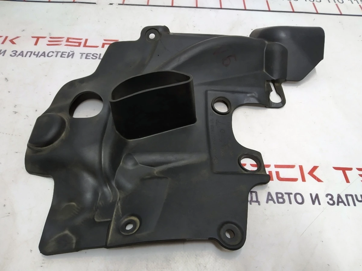 13 Накладка склянки переднього ліва гум. Tesla model X 1036211-00-D