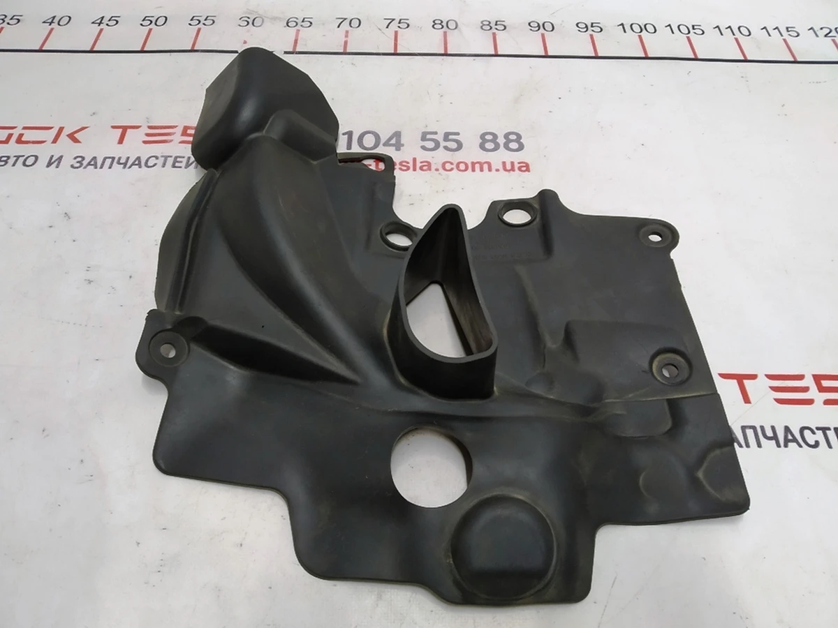 13 Накладка склянки переднього ліва гум. Tesla model X 1036211-00-D