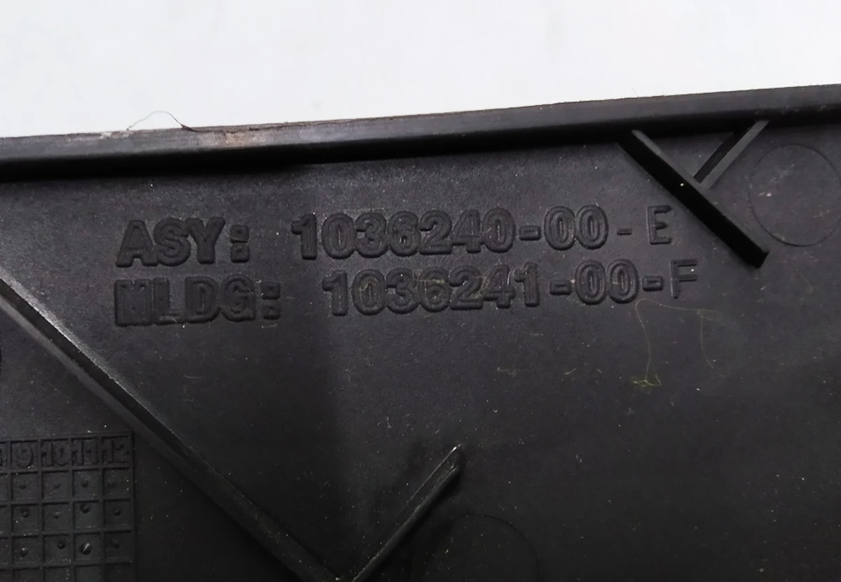 7 Подкапотный пластик бокса задний Tesla model X 1036240-00-E