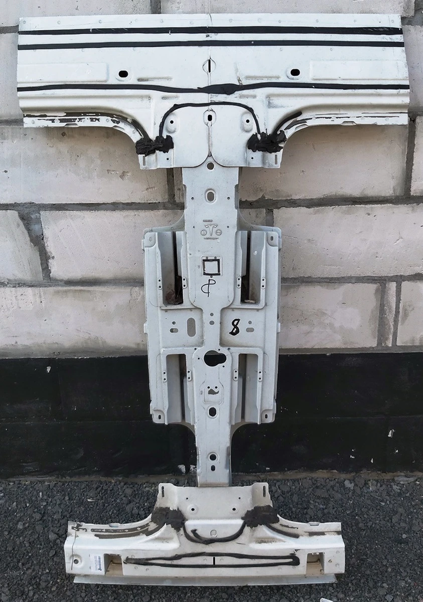 1 MODEL X CENTER SPINE ASSY (ridge) with additional fragments Tesla model X 1069459-S0-A