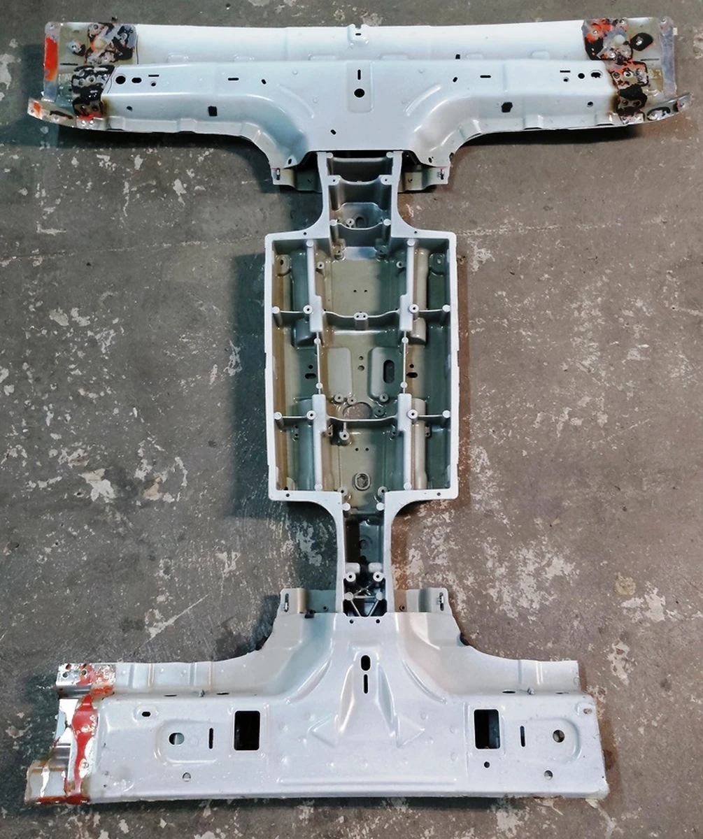 1 Центральна опора даху (хребет) із додатковими фрагментами Tesla model X 1069459-S0-A