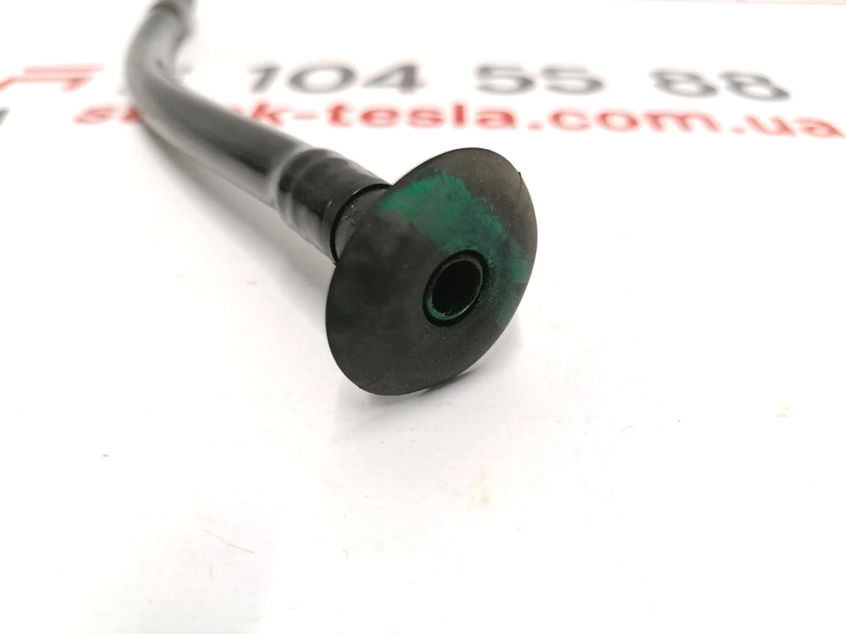 Трубка сливная дренажная электромагнитного порта зарядки Tesla Model X 1036596-00-A