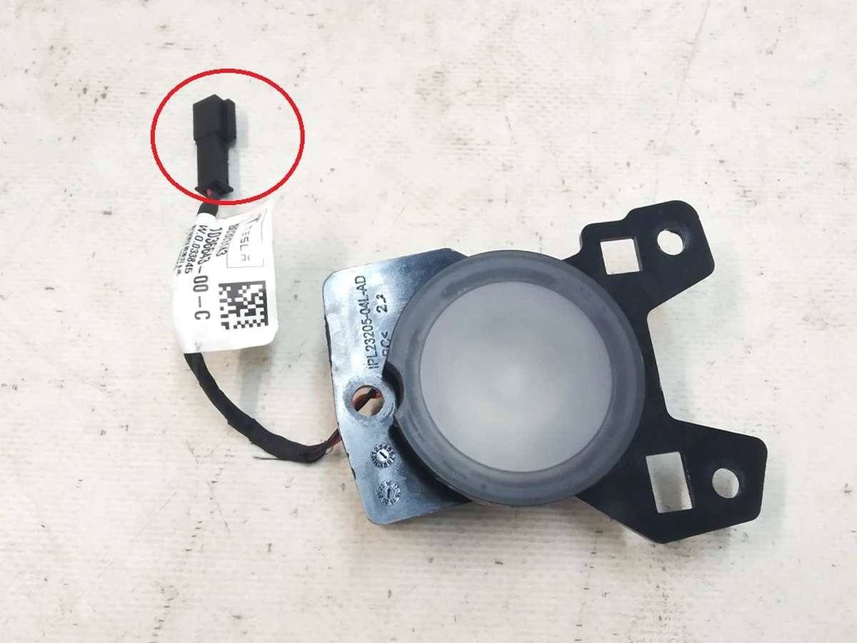 10 Welcome Lamp, LH, Rear falcon door Tesla Model X 1036643-00-C