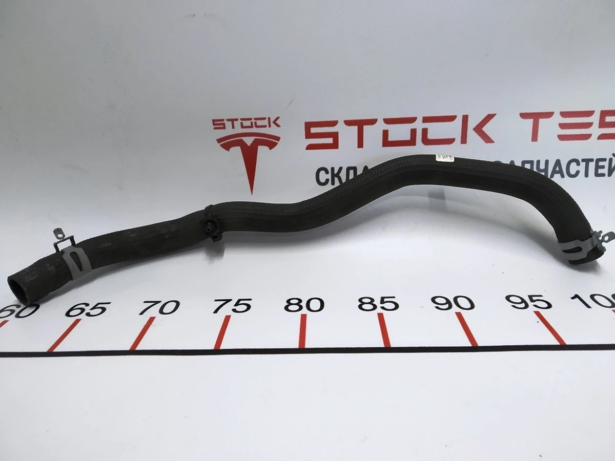 13 Шланг системи охолодження 4-х ходовий клапан / насос Tesla model X 1036741-00-I