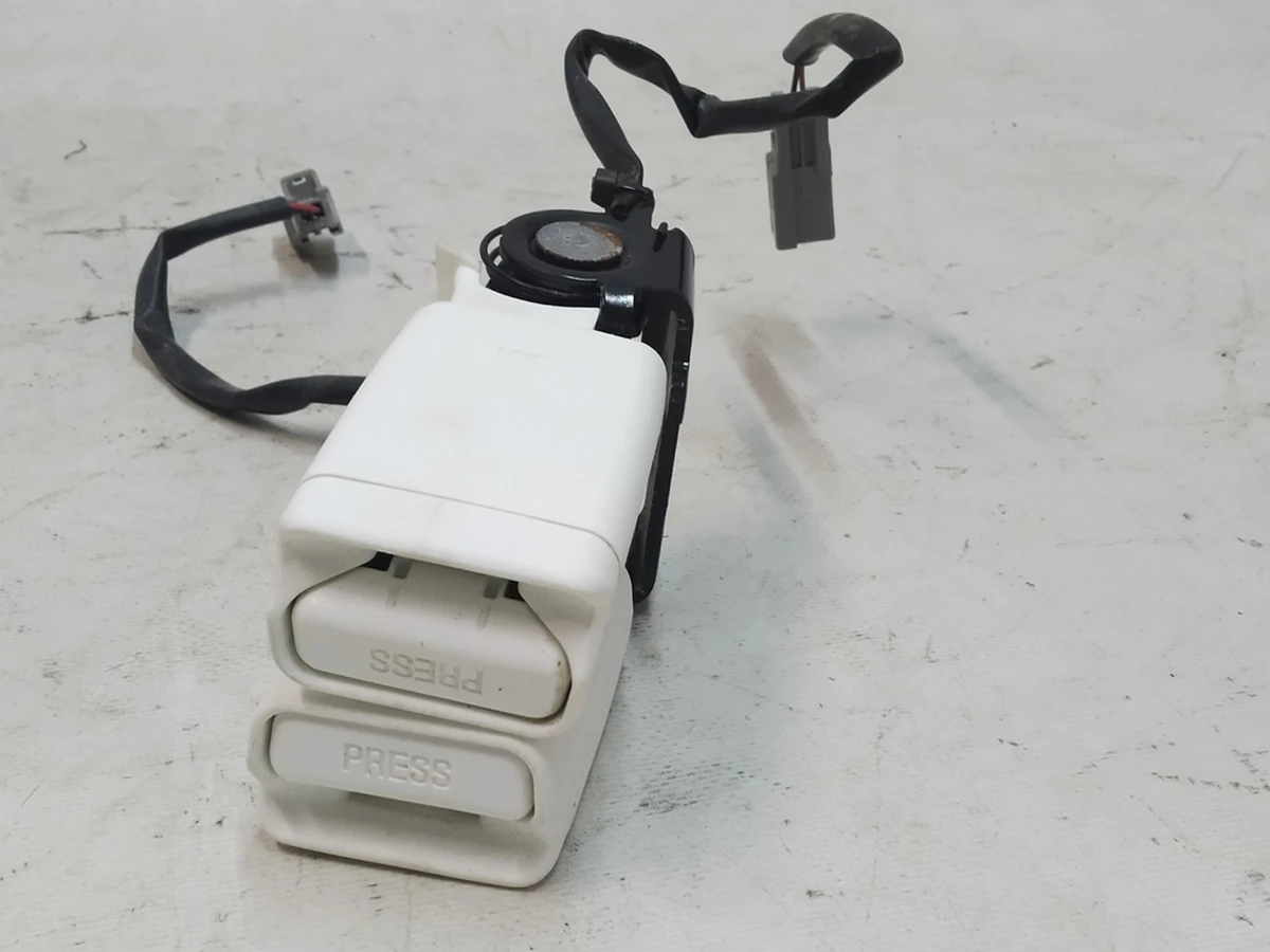 2 Замок ременя безпеки 3-го ряду сидінь подвійний (WHITE) (окислення) Tesla Model X 1036746-07-D