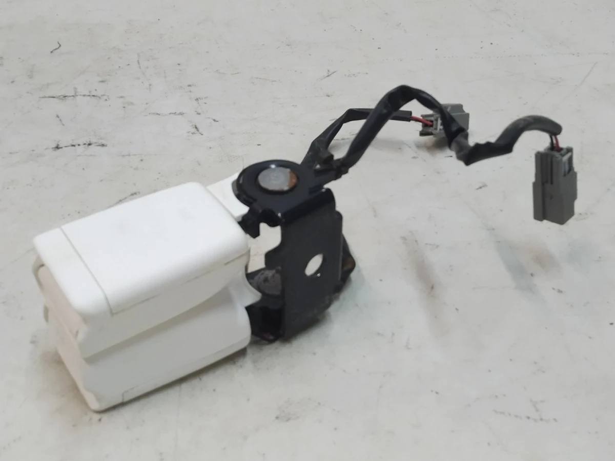 2 Замок ременя безпеки 3-го ряду сидінь подвійний (WHITE) (окислення) Tesla Model X 1036746-07-D