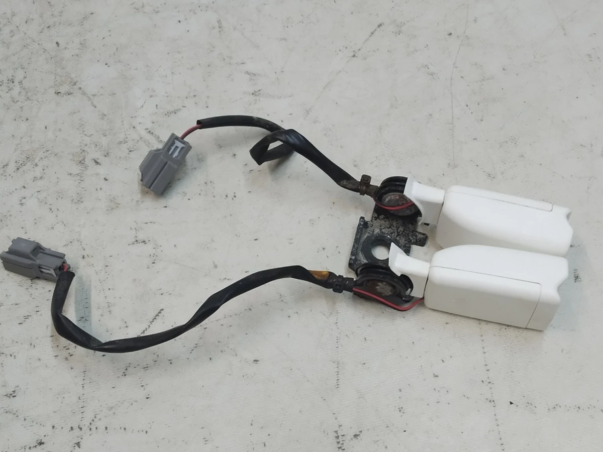 2 Замок ременя безпеки 3-го ряду сидінь подвійний (WHITE) (окислення) Tesla Model X 1036746-07-D