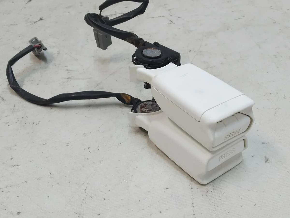 2 Замок ременя безпеки 3-го ряду сидінь подвійний (WHITE) (окислення) Tesla Model X 1036746-07-D