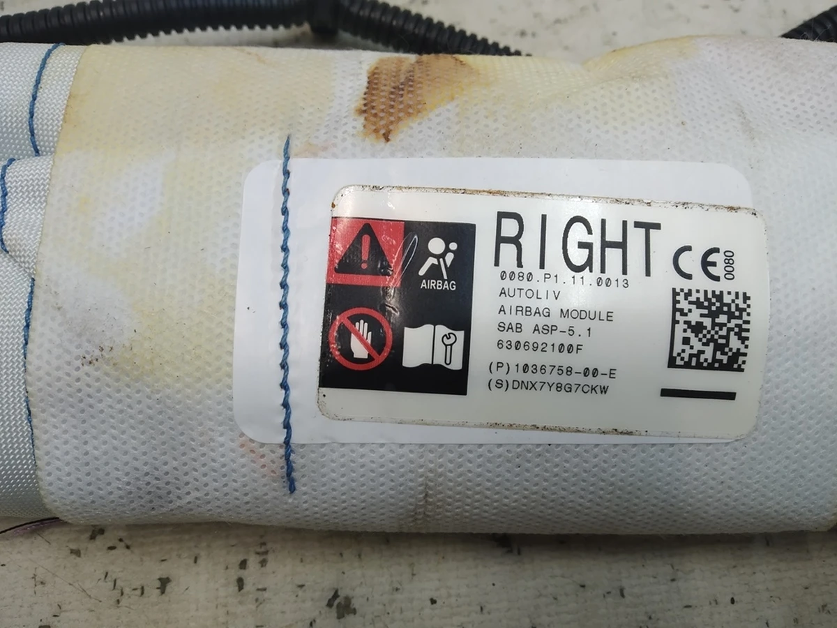 Подушка безопасности пассажирского сиденья (со следами коррозии) Tesla model S REST, model X 1036758-00-E