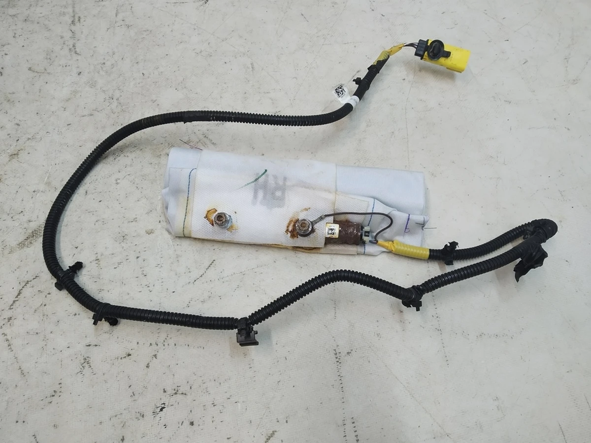 Подушка безопасности пассажирского сиденья (со следами коррозии) Tesla model S REST, model X 1036758-00-E