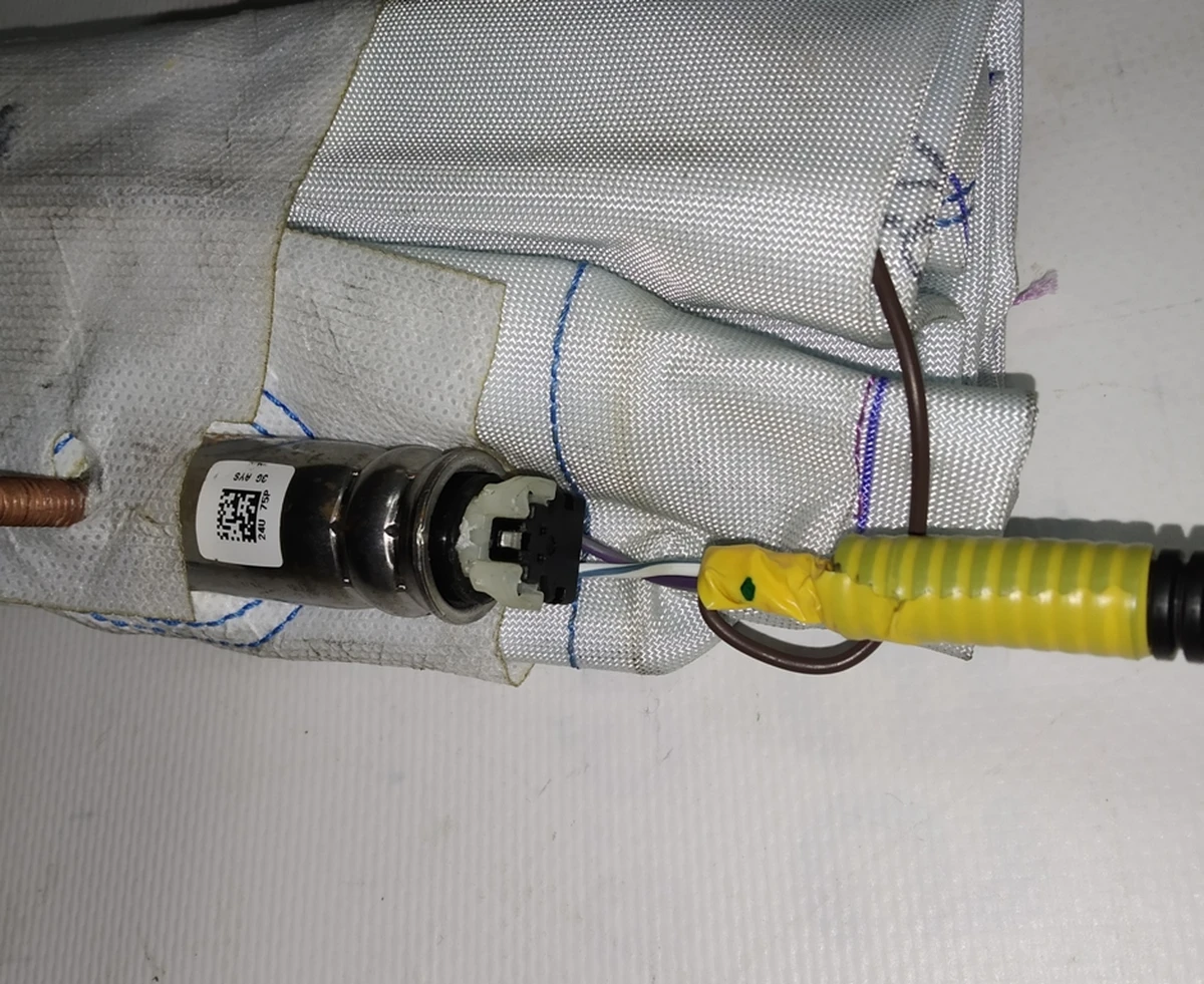 Passenger Seat Airbag Tesla model S REST 1036758-00-E