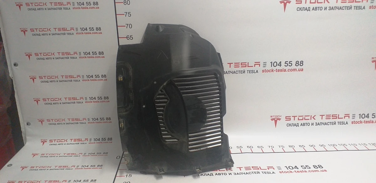 9 Підкрилок передній правий передня частина AWD (з гніздом парктроніка) Tesla model S 1036889-00-E