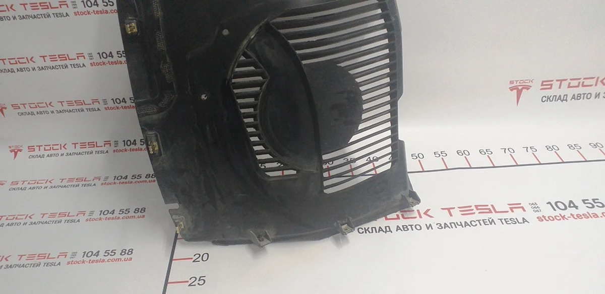 9 Підкрилок передній правий передня частина AWD (з гніздом парктроніка) Tesla model S 1036889-00-E