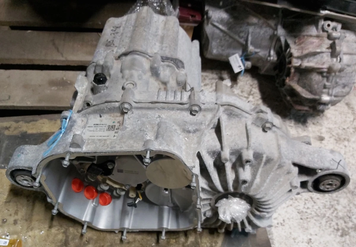 1 Мотор задній малий без інвертора, теплообмінника з пошкодженням Tesla S REST, model X 1037000-20-A