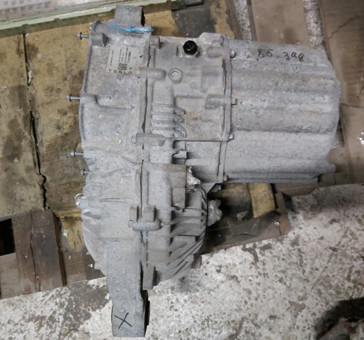 1 Мотор задній малий без інвертора, теплообмінника з пошкодженням Tesla S REST, model X 1037000-20-A