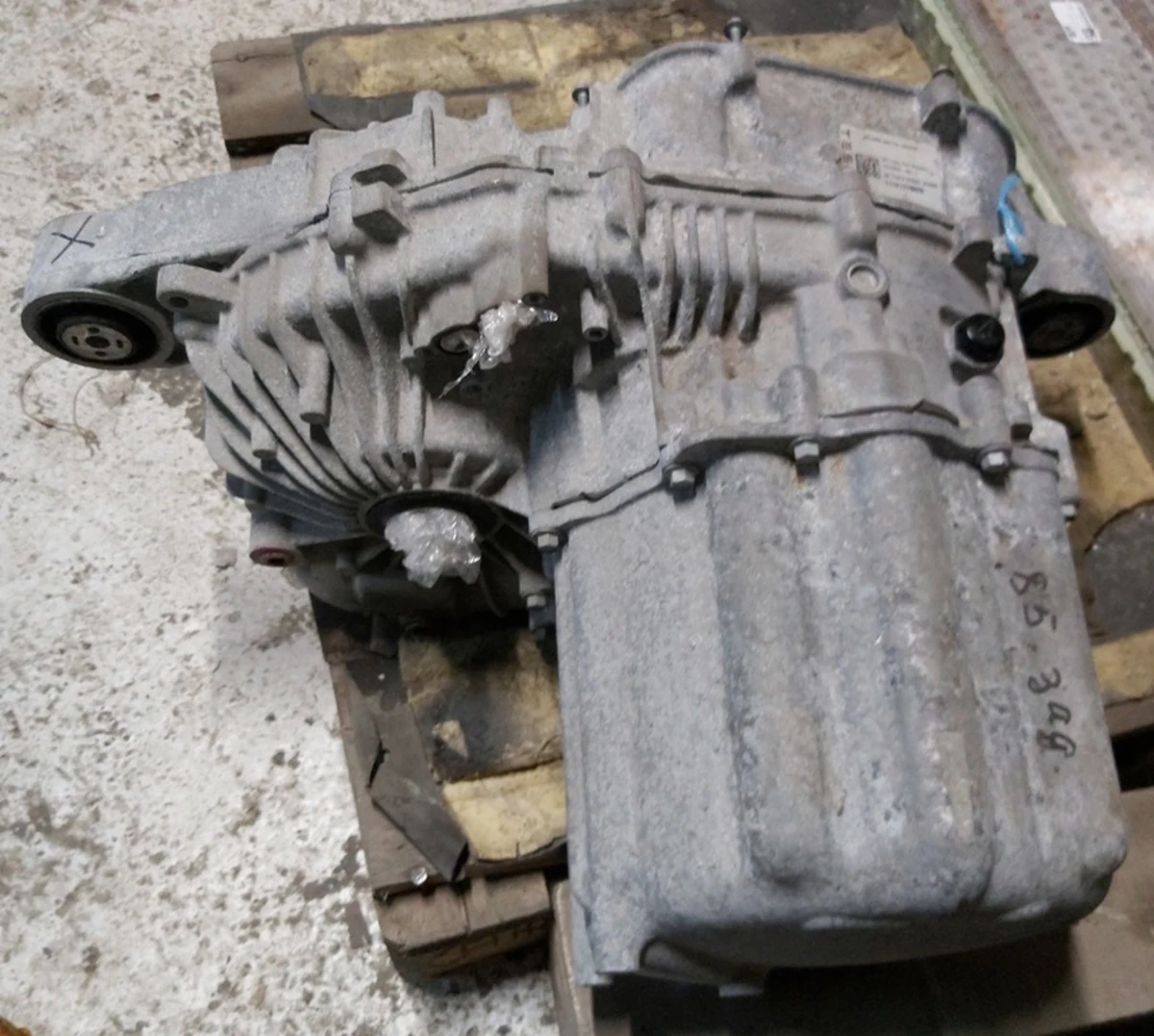 1 Мотор задній малий без інвертора, теплообмінника з пошкодженням Tesla S REST, model X 1037000-20-A