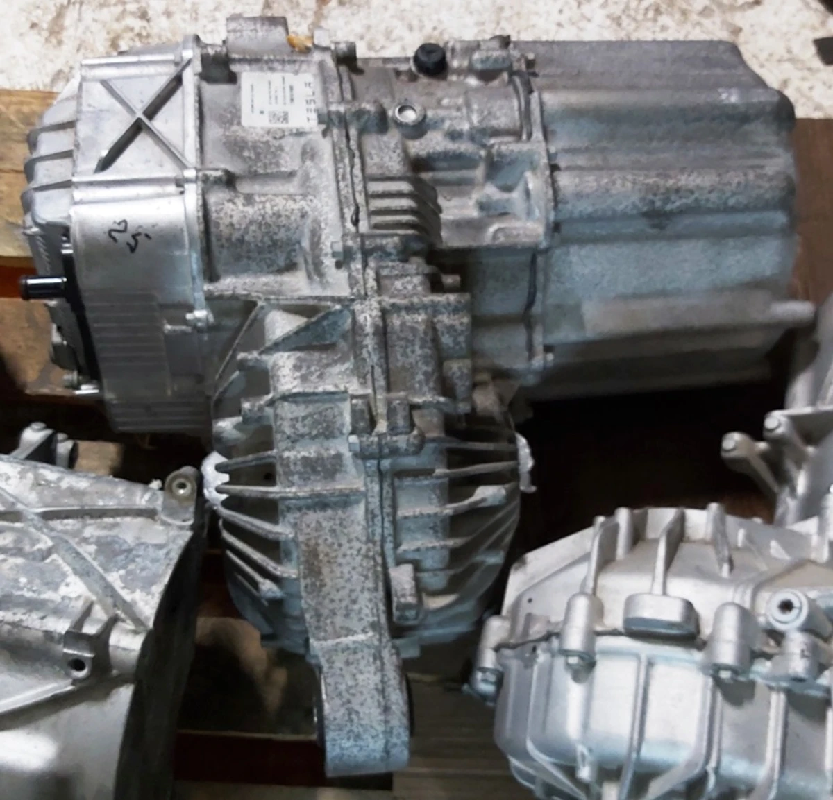 1 Мотор задний малый без теплообменника Tesla model S REST, model X 1037000-20-A