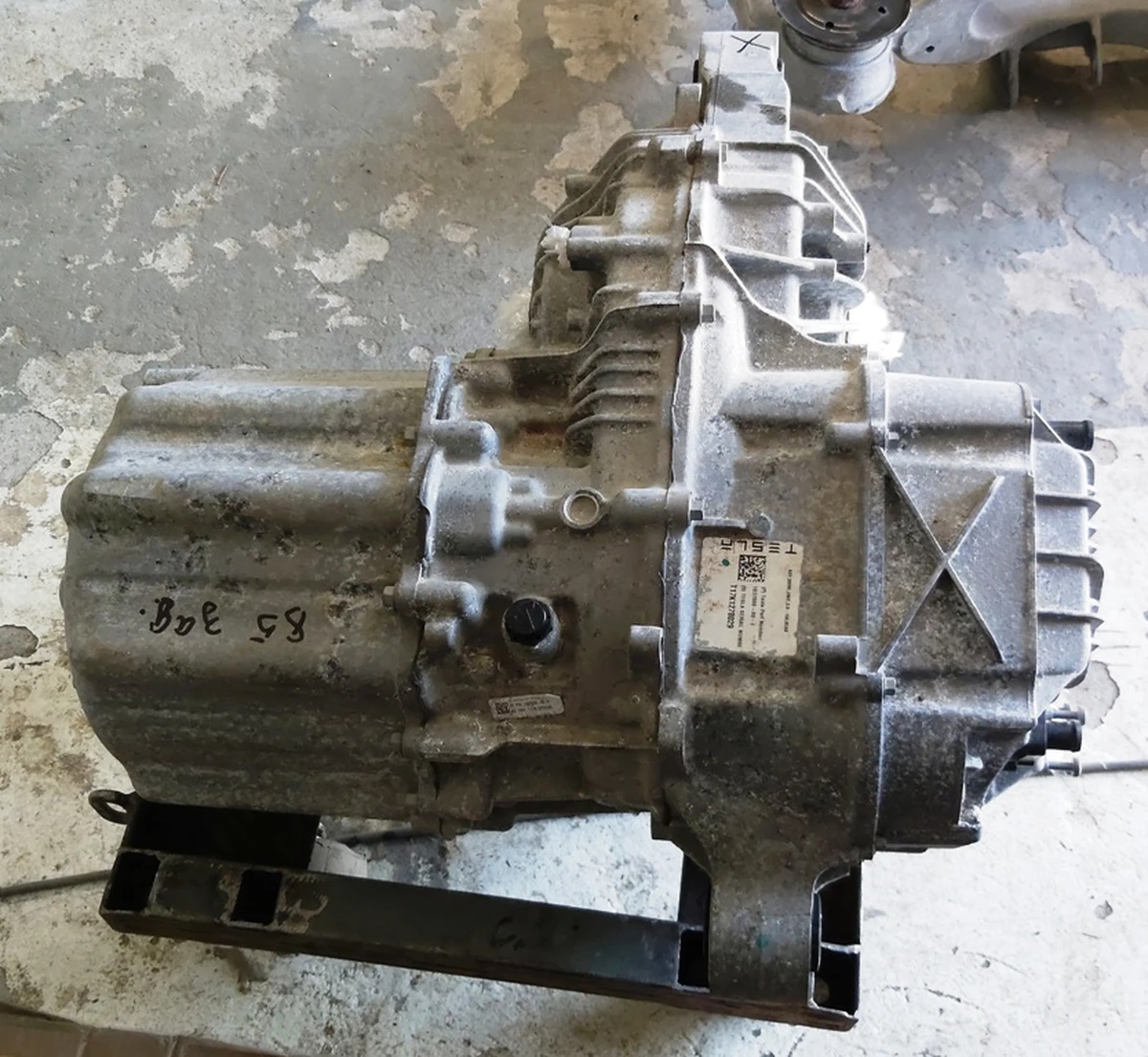 1 Мотор задній малий без теплообмінника з пошкодженням Tesla model S REST, model X 1037000-20-A