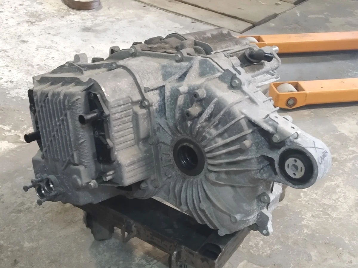 1 Мотор задній малий 3.0-150 з теплообмінником з пошкодженням Tesla Model S, Model S REST, Model X 1037000-00-F