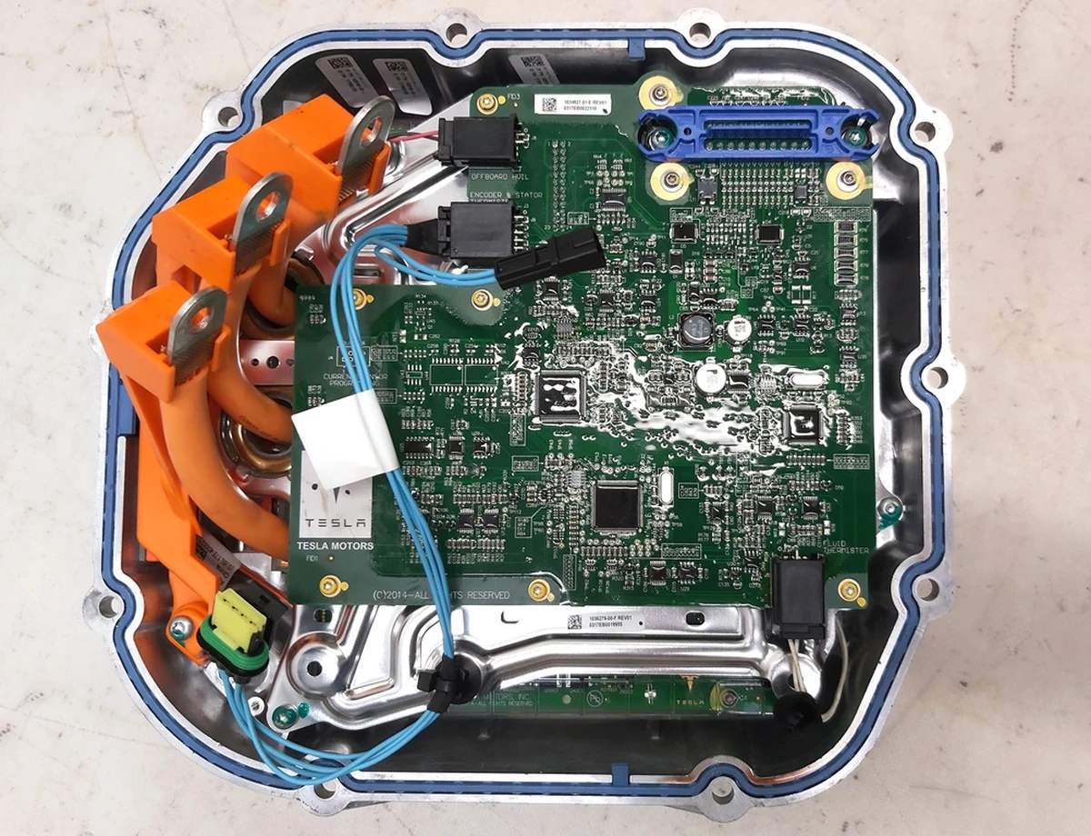 Інвертор двигуна заднього 3,0-150 REV01 ADC2 Tesla model S, model S REST, model X 1037000-00-F