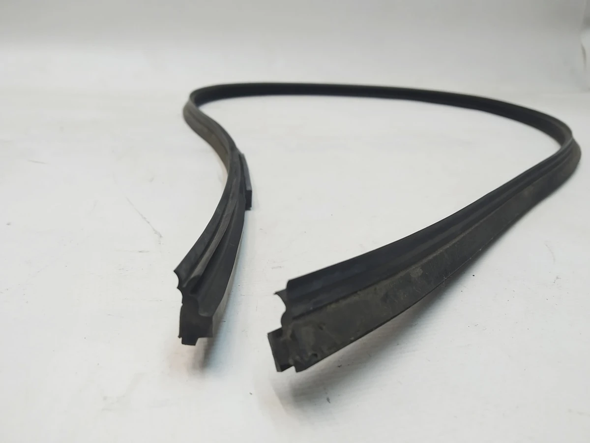 11 Ущільнювач даху (смуга) Tesla Model S, Model S REST 1037066-00-D