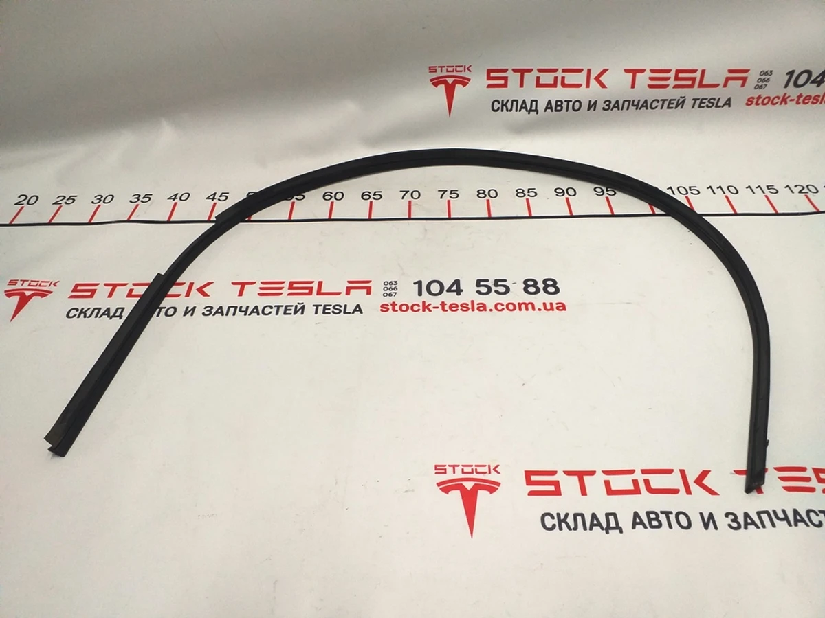 3 Уплотнитель панели наружной декоративной левый Tesla model S, model S REST 1053618-S0-B